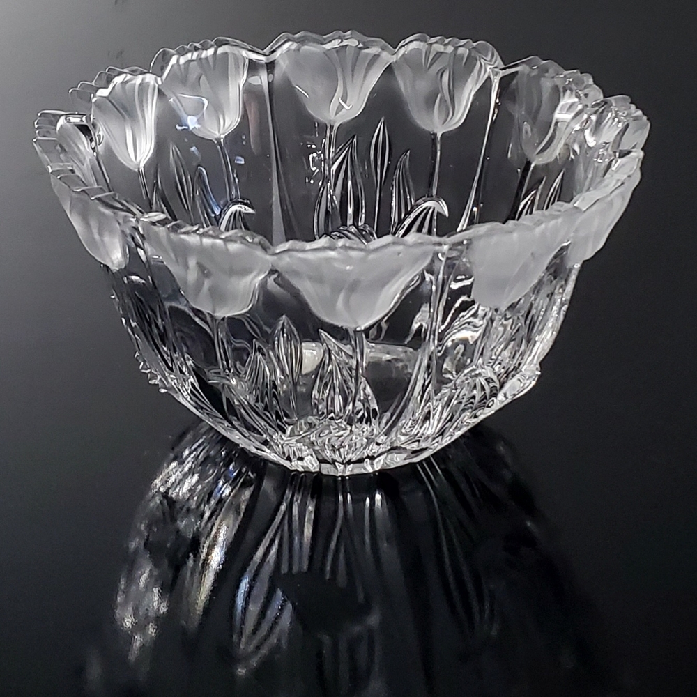 9 3/8" 24% Lead Crystal Tulip Clear Frosted Raised Bowl by Block Made in Poland - Picture 9 of 13